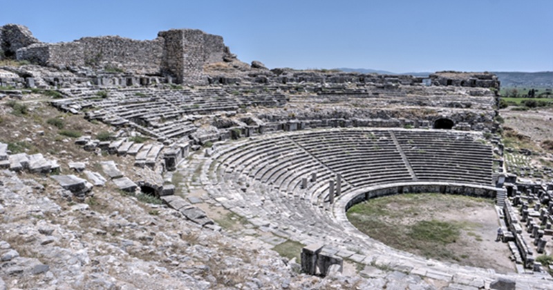 miletus theatre 800