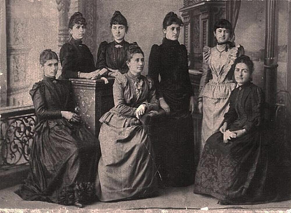 kakoulidis daughters