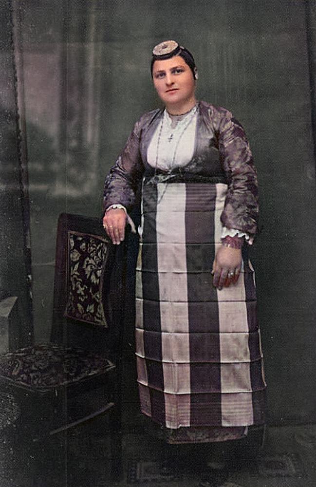 women pontus colourised